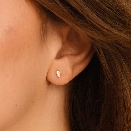 Minimalistické stříbrné peckové náušnice s pear lab-grown diamanty Ronja