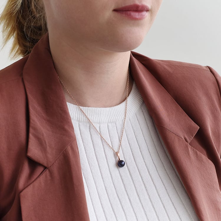 Pozlacený přívěsek s černou perlou 88021