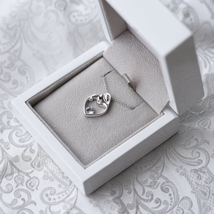 Zlatý náhrdelník se symbolikou 63261