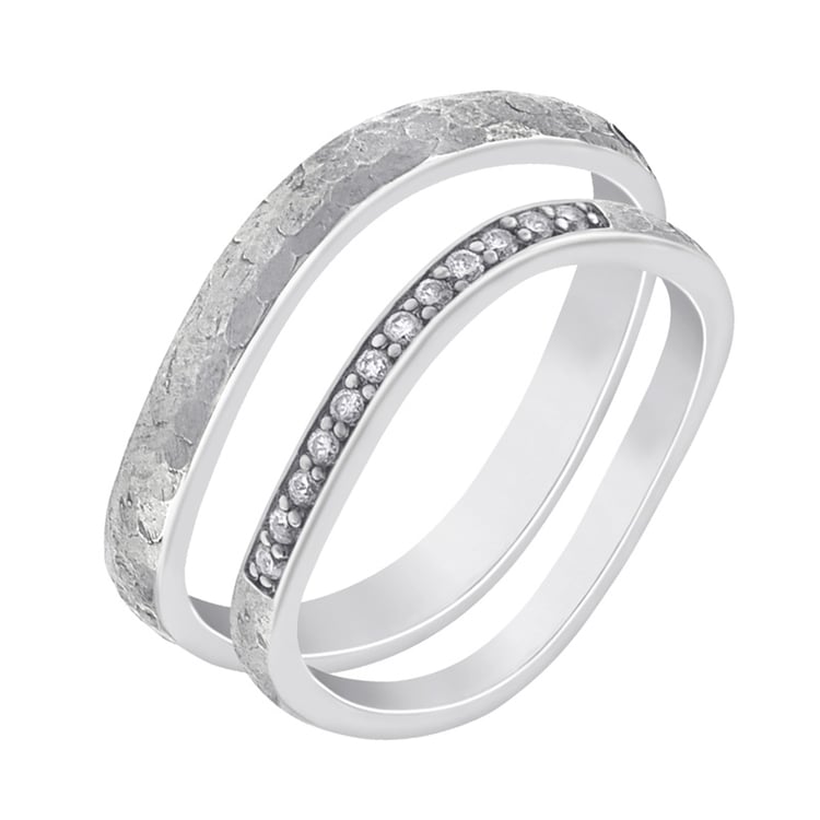 Zlaté tepané snubní prsteny s diamanty