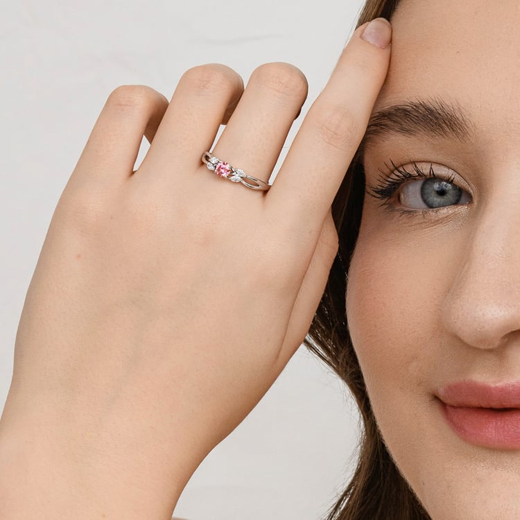 Zásnubní prsten s růžovým 0.32ct lab- grown diamantem a marquise lab-grown diamanty Halym 165061