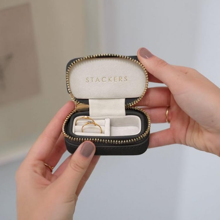 Cestovní šperkovnice v černé barvě 50718