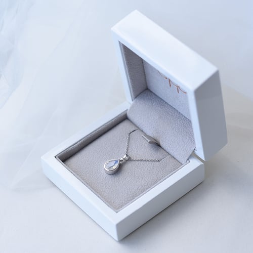 Zlatý přívěsek s měsíčním kamenem a diamantem Moontly