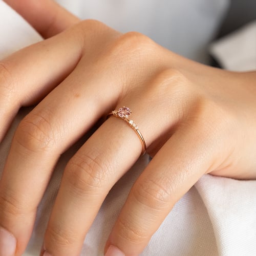 Zásnubní prsten s certifikovaným fancy pink lab-grown diamantem Amity