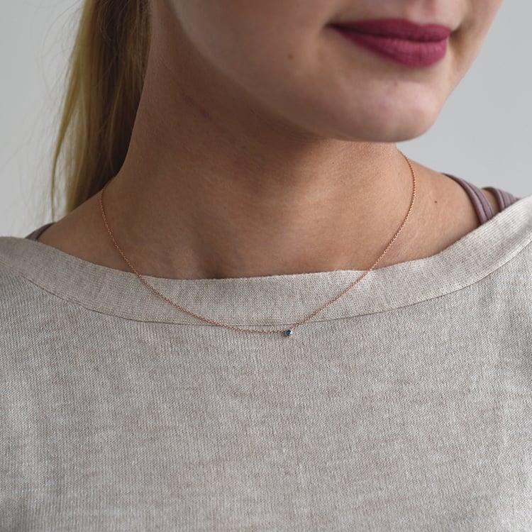 Stříbrný minimalistický náhrdelník s modrým diamantem Glosie 103688