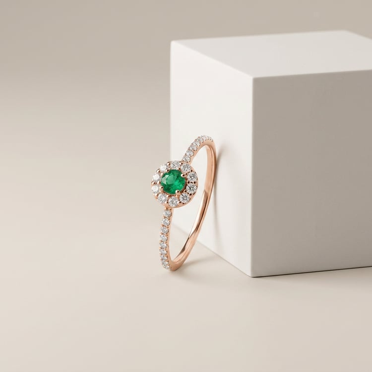 Stříbrný halo prsten se smaragdem a lab-grown diamanty Lys 171120