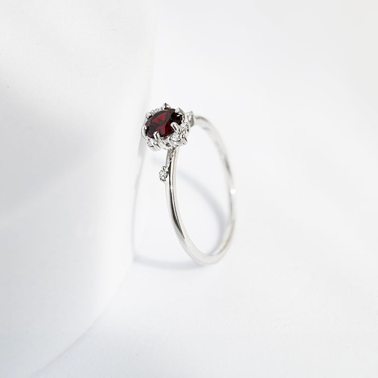 Cluster zásnubní prsten s českým granátem a diamanty Rosa 143943