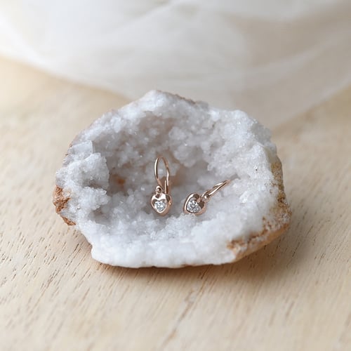 Zlaté dětské náušnice srdíčka s lab-grown diamanty Aurora