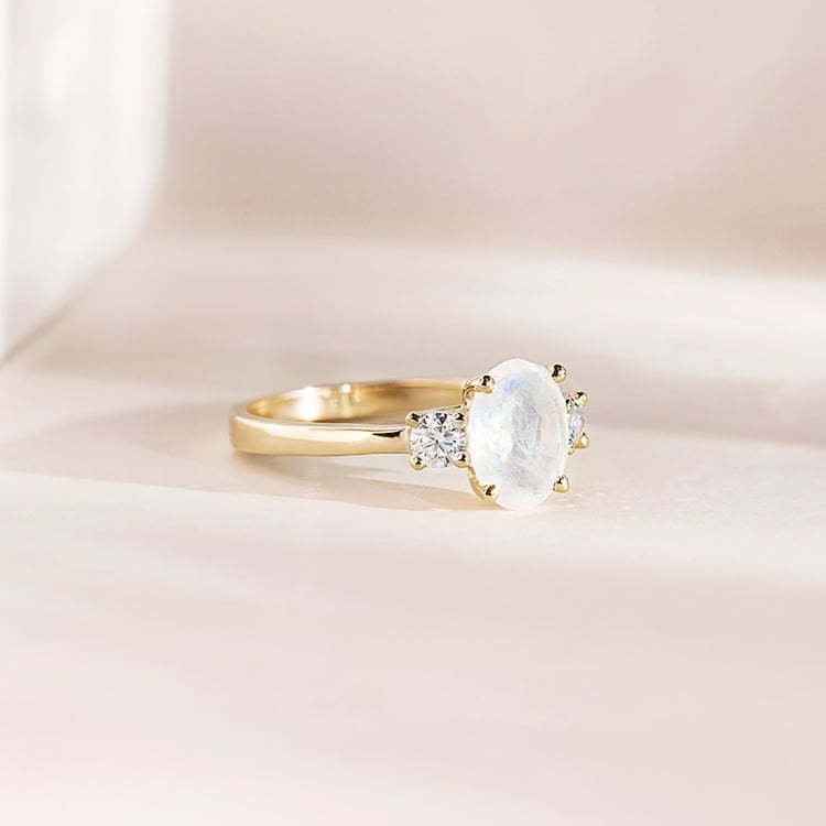 Zlatý prsten s měsíčním kamenem a moissanity Letty 155202