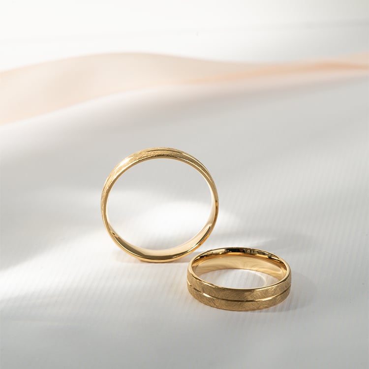 Škrábané snubní prsteny ze zlata Alesha 121632