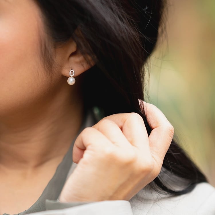 Zlaté perlové náušnice se zirkony Isobel 106992