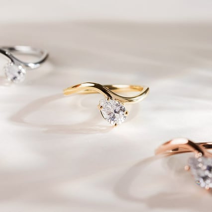 Zásnubní prsten s pear diamantem Thalia