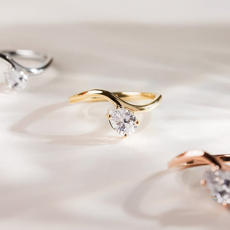 Zásnubní prsten s pear diamantem 154724