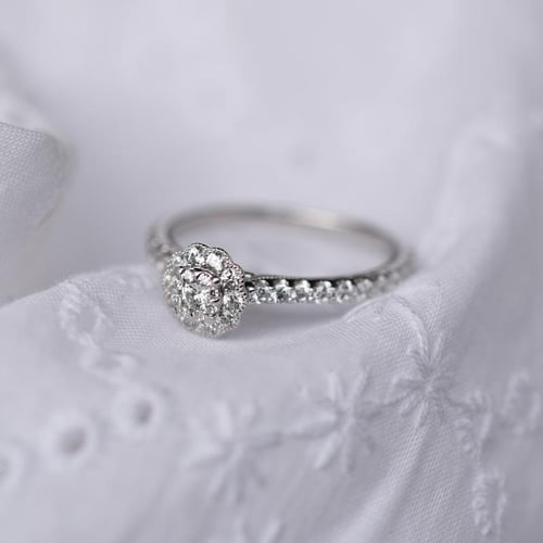 Halo zásnubní prsten s diamantovým květem Alaina