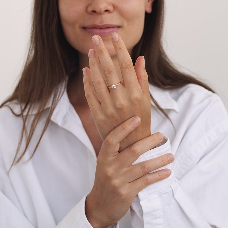 Zásnubní prsten ze žlutého zlata s lab-grown diamanty Mileva 157316