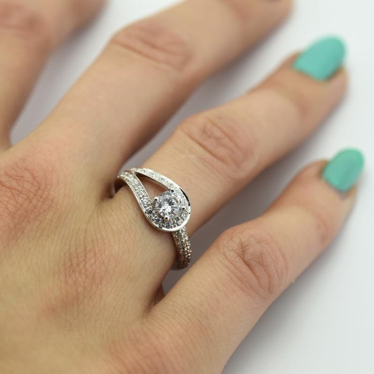 Platinový asymetrický prsten 10670