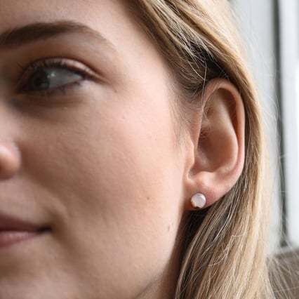 Zlaté náušnice s cabochon růženíny Erica