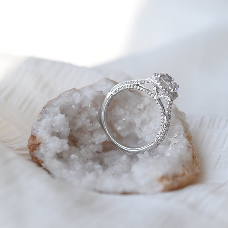 Zlatý diamantový prsten 60943