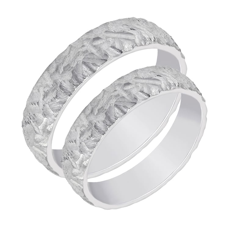 Snubní tepané prsteny ze zlata