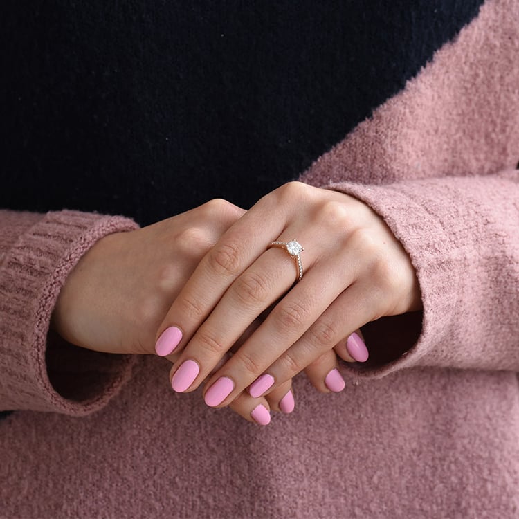 Zásnubní prsten s moissanitem a postranními diamanty Ulani 115900