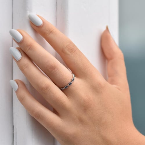 Něžný eternity prsten ze zlata s modrými diamanty Talita