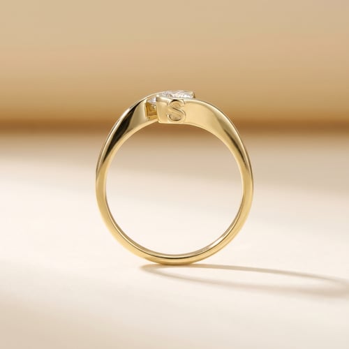 Zásnubní prsten s výběrem písmene a lab-grown diamanty Saffar