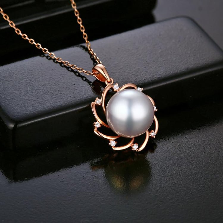 Náhrdelník s bílou perlou 13153