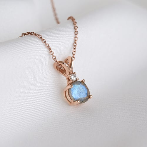 Zlatý přívěsek s labradoritem a diamantem Timotei