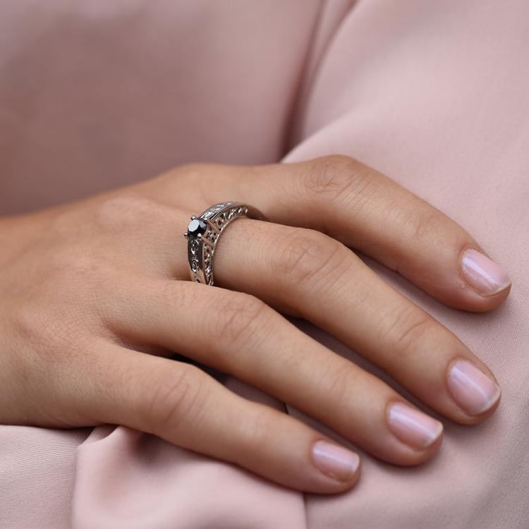 Vintage zlatý zásnubní prsten s černým diamantem 47958