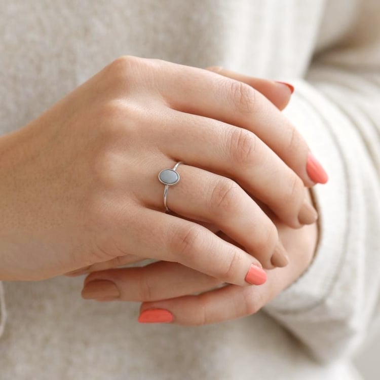 Zlatý minimalistický prsten s oválným opálem 110305