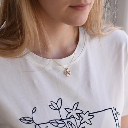 Zlaté srdce s diamanty v přívěsku Lynelle