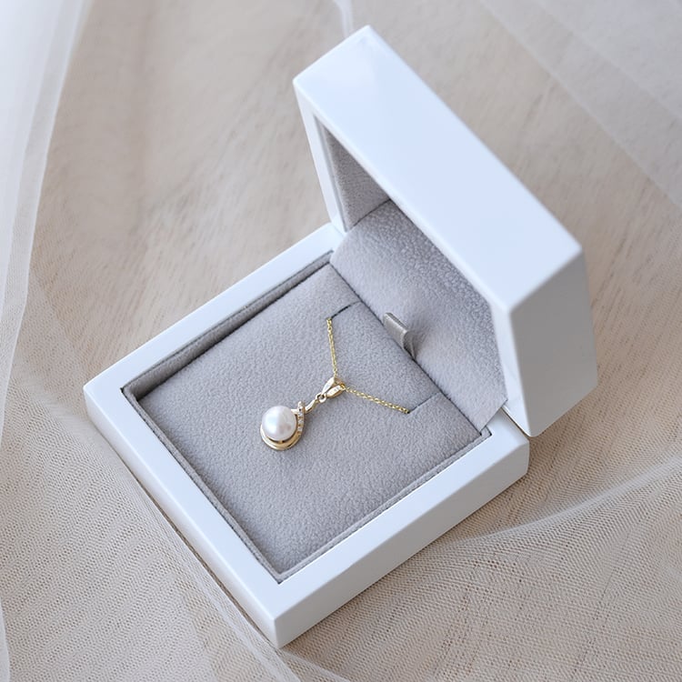 Zlatý perlový přívěsek 64453