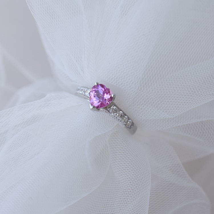 Safír ve stříbrném prstenu 65362