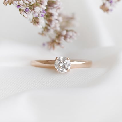 Zásnubní prsten s moissanitem Lopa