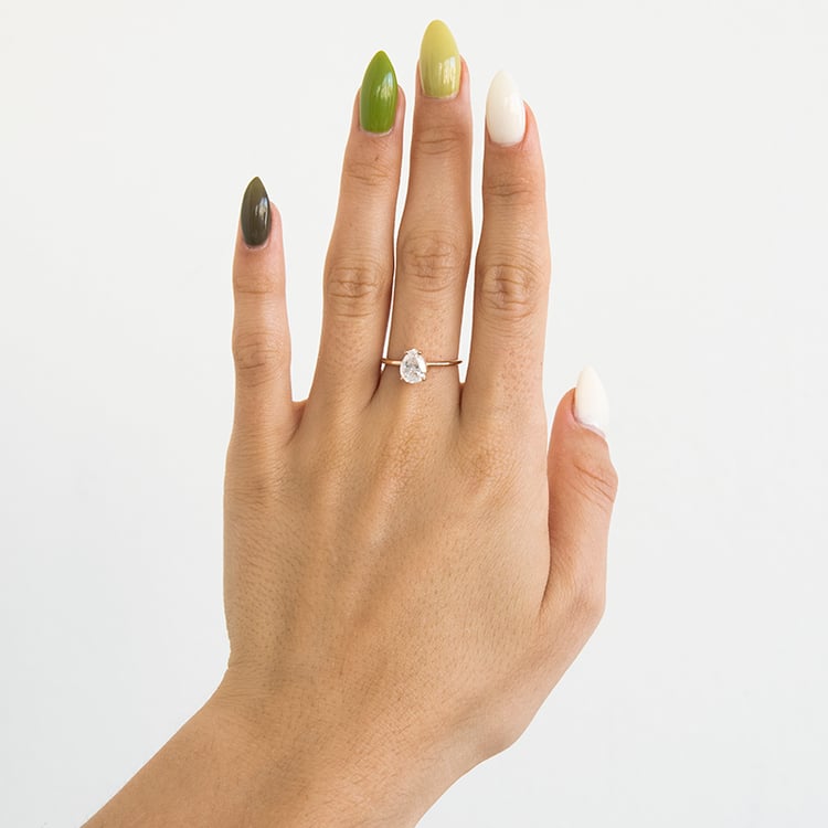 Zásnubní prsten s pear moissanitem s výběrem velikosti North 110240