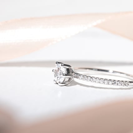 Zásnubní prsten s 0.47ct IGI certifikovaným lab-grown diamanty Cynthia