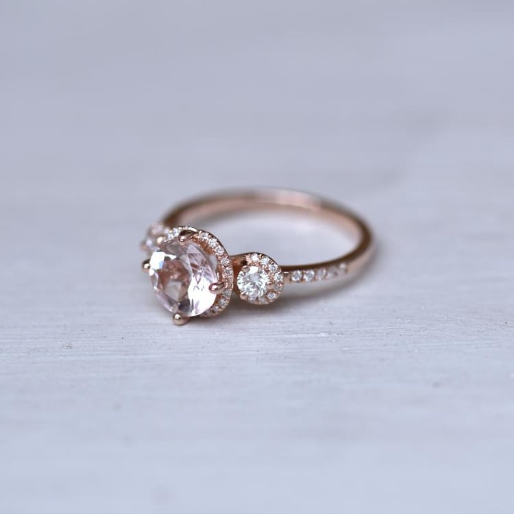 Zlatý prsten s morganitem a diamanty 48284