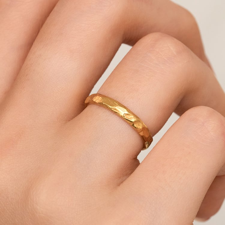 Tepané a škrábané snubní prsteny 158866