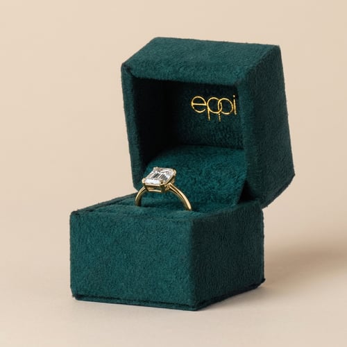 Rozvodový prsten s half-bezel emerald diamantem Carsen