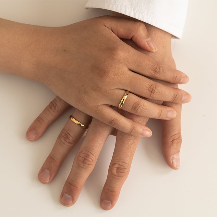 Zlaté snubní prsteny se vzorem Julito 121671