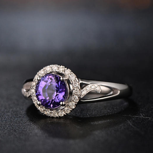 Prsten s ametystem a diamanty 9863