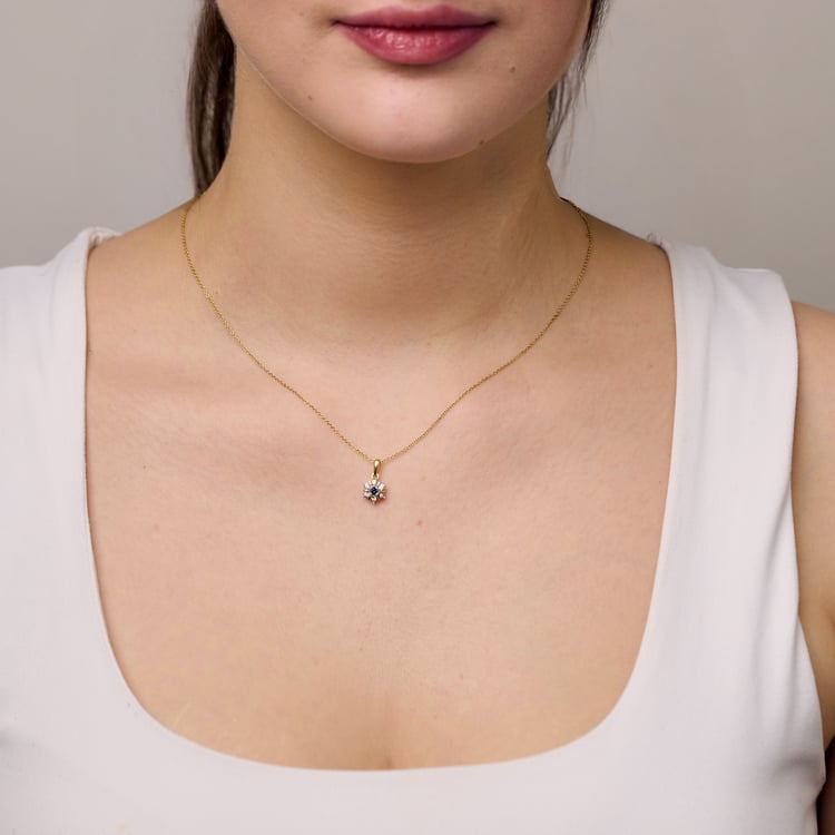 Elegantní přívěsek ve tvaru květu se safírem a přírodními diamanty Aarav 165457