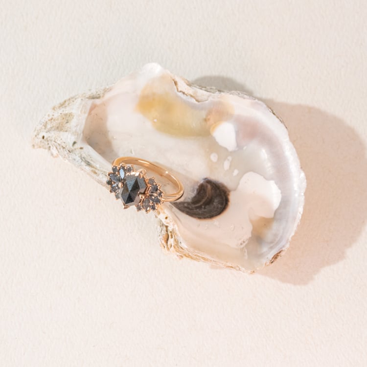 Atypický zlatý prsten se salt and pepper diamanty Kacey 100991