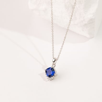 Stříbrný přívěsek se simulovanými safíry Frida