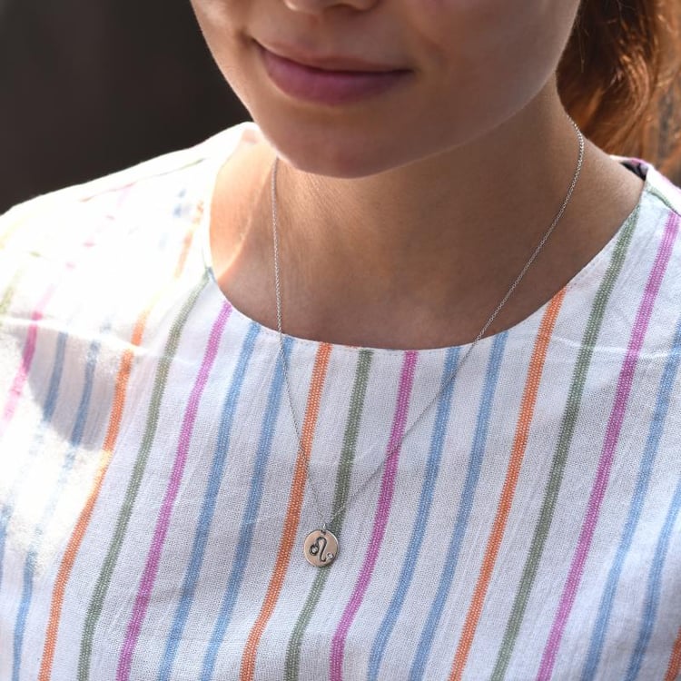 Zlatý přívěsek se znamením lva 46079