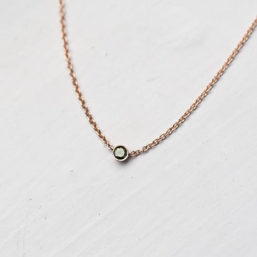 Minimalistický náhrdelník se zeleným diamantem Glosie