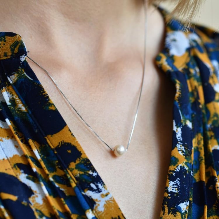 Stříbrný perlový náhrdelník 14544