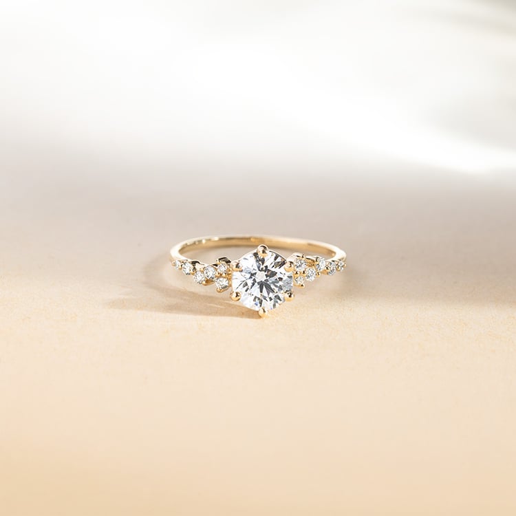 Stříbrný prsten s moissanitem a lab-grown diamanty Carina 151468