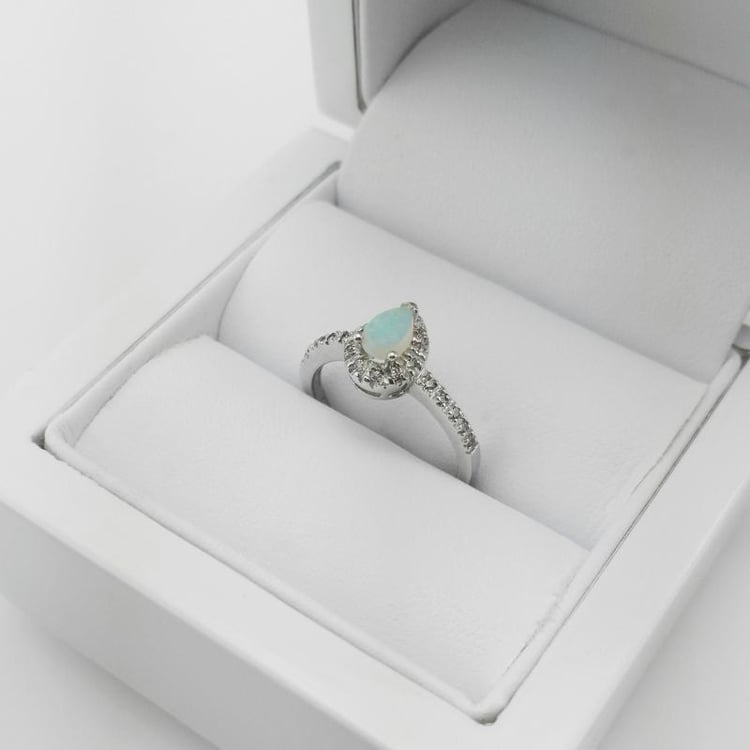 Zlatý prsten s opálem 47405