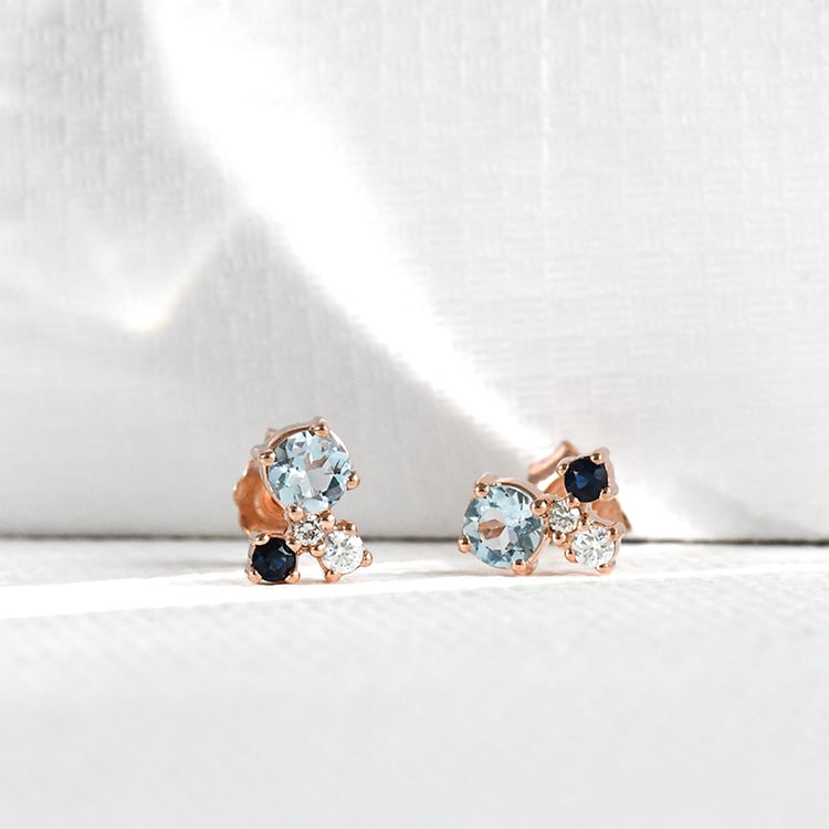 Stříbrné cluster náušnice s akvamarínem, safírem, měsíčním kamenem a diamantem Kerrie 125254